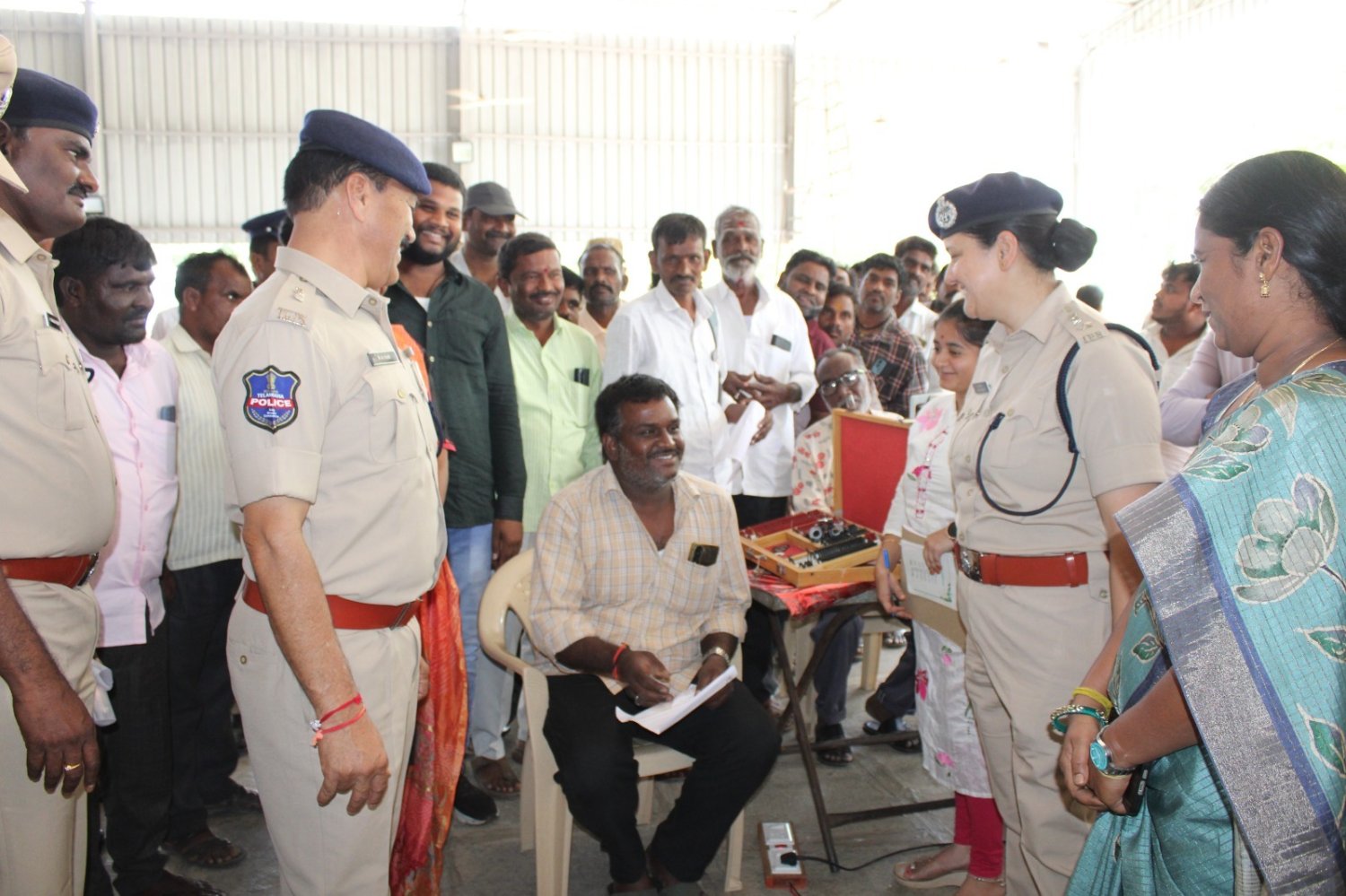 కంటి చూపే కీలకం