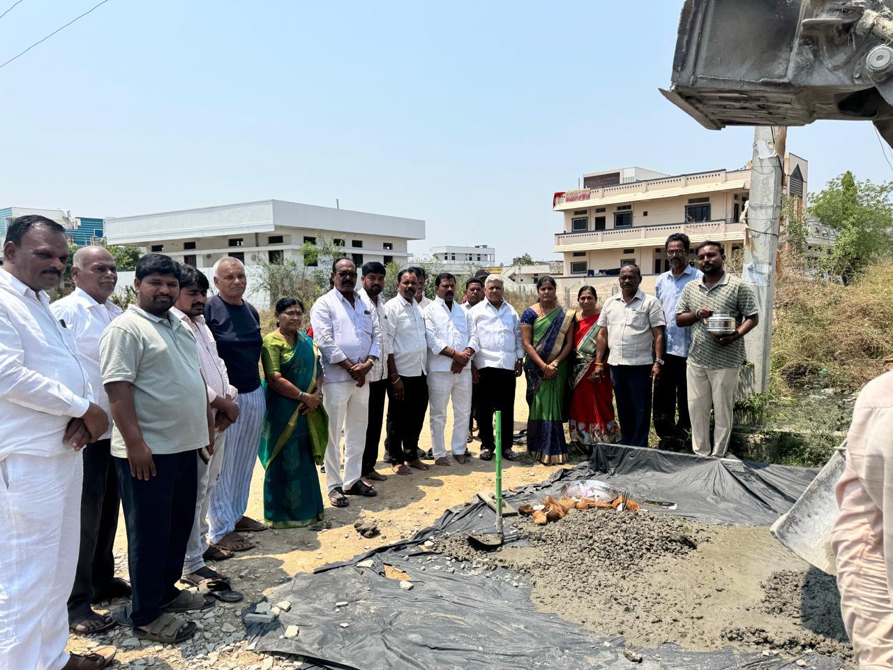 ఎమ్మెల్యే నిధులతో 13 వ వార్డులో అభివృద్ధి పనులు.. చైర్పర్సన్