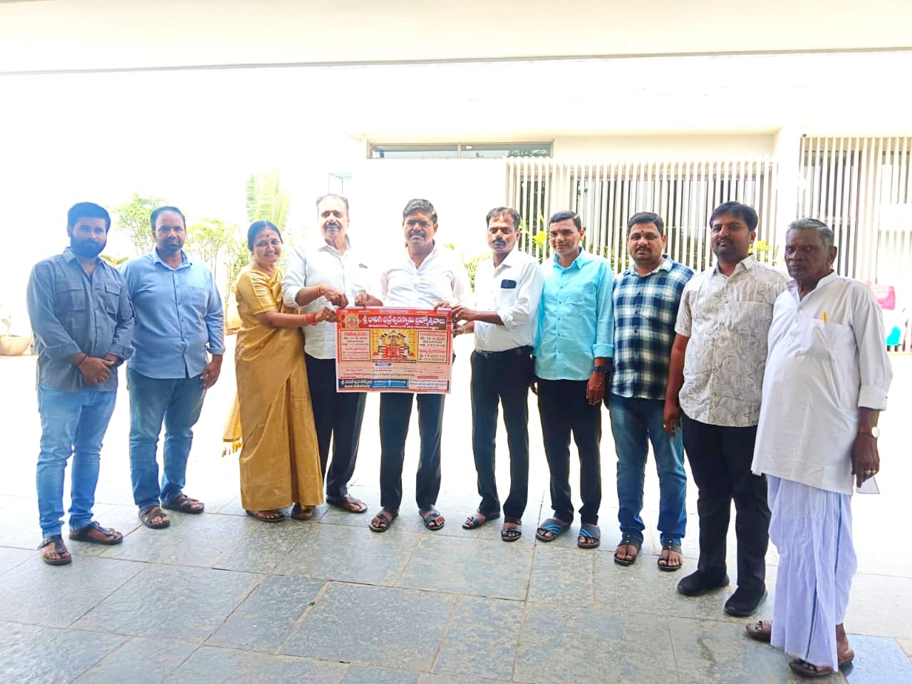 శీనన్నను ఆహ్వానించిన జాతర ఉత్సవ కమిటీ
