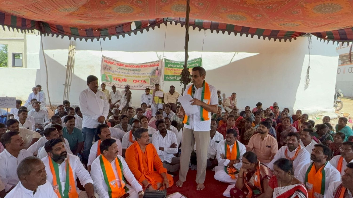 కాలాపూర్,రాపోల్ రైతులకు అండగా ఉంటాం :-  చేవెళ్ల పార్లమెంట్ సభ్యుడు కొండా విశ్వేశ్వర్ రెడ్డి 