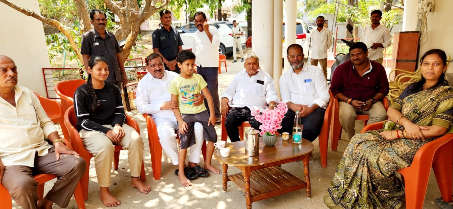 స్వప్న పరిమళ్ కుటుంబాన్ని పరామర్శించిన చీఫ్ విప్ మహేందర్ రెడ్డి