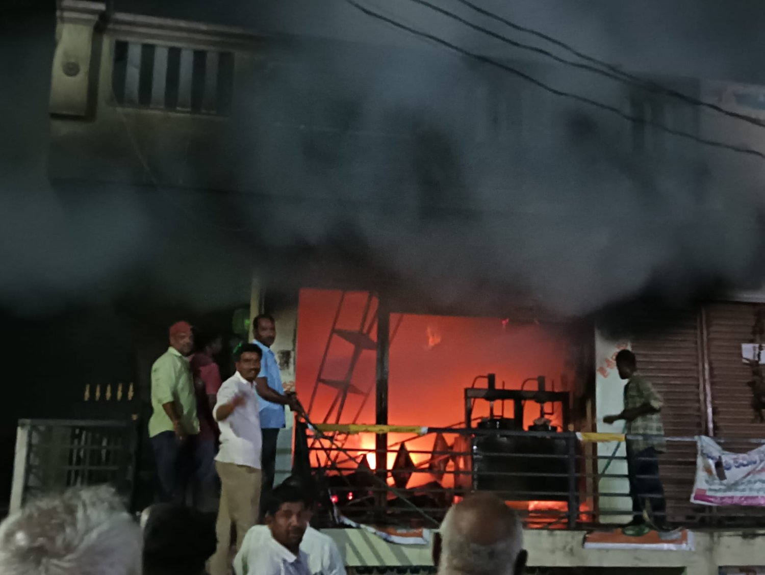 కుల్కచర్లమండల కేంద్రంలో ఇస్తరాకుల తయారీ కేంద్రంలోభారీ అగ్ని ప్రమాదం