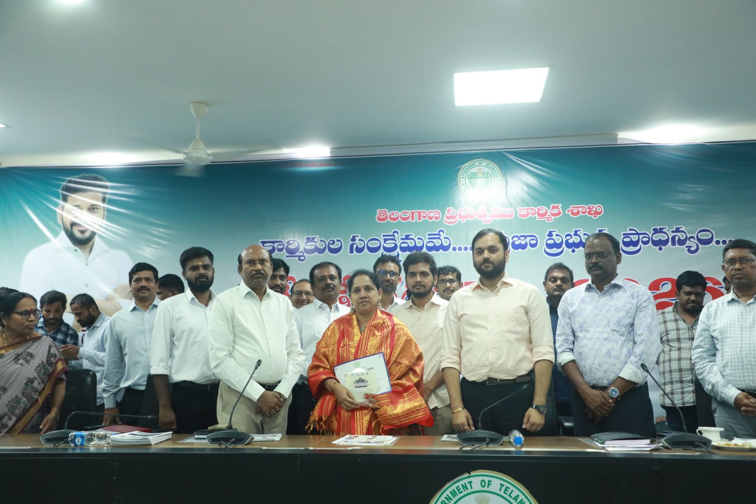 కార్మిక సంక్షేమంలో ఆర్బీఓఎల్ ముందంజ... జిల్లా కలెక్టర్ దీపక్ తివారి 