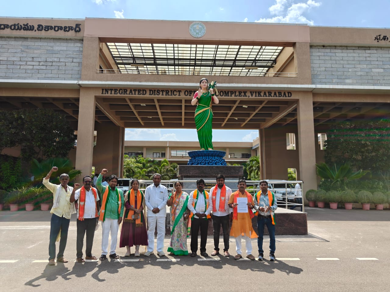 ప్రవేట్ సంస్థకు డబుల్ ఇండ్లు కేటాయించడం అప్రజాస్వామికం 