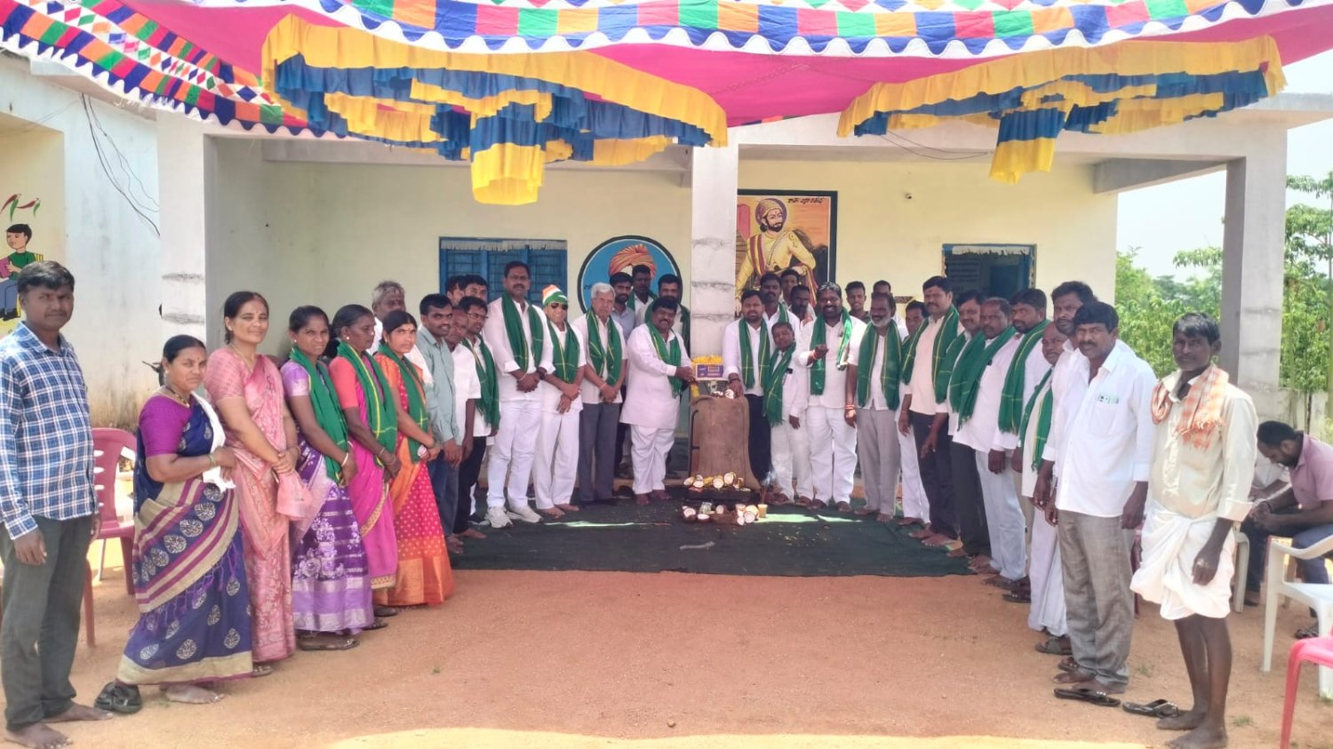 కొనుగోలు కేంద్రాల్లోనే రైతుల ధాన్యానికి మద్దతు ధర:-   డిసిసి ఉపాధ్యక్షుడు బొలుసని భీంరెడ్డి, ఏఎంసి చైర్మన్ బిఎస్ ఆంజనేయులు