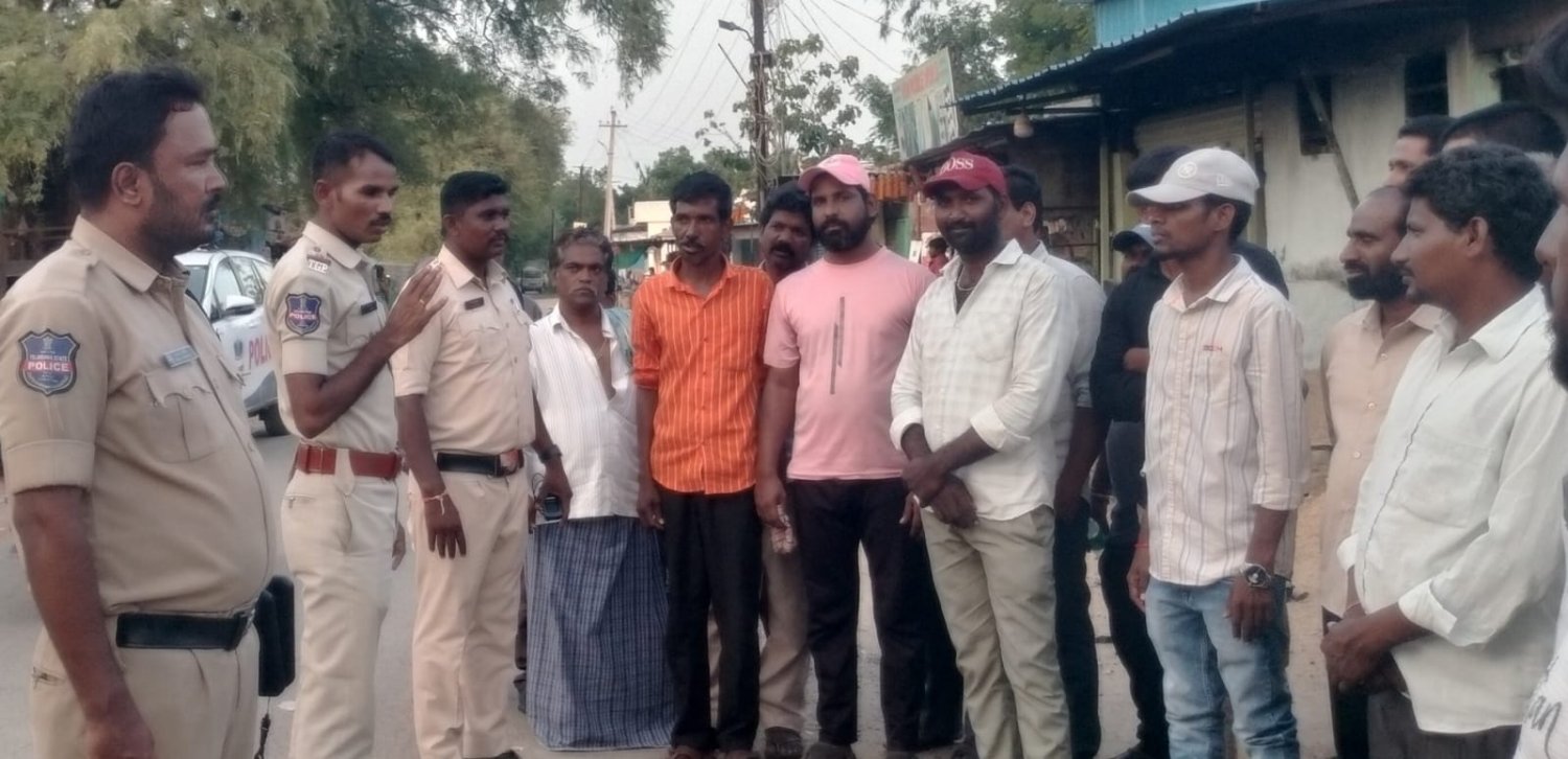 వాహనదారులకు అవగాహన కార్యక్రమం ఎస్.ఐ విఠల్