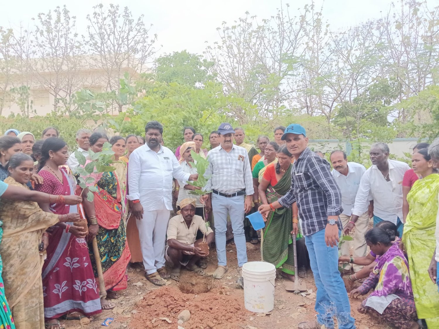 అందరి సహకారంతోనే పర్యావరణ పరిరక్షణ సాధ్యం:-కుల్కచర్ల ఏఎంసి చైర్మన్ బిఎస్ ఆంజనేయులు