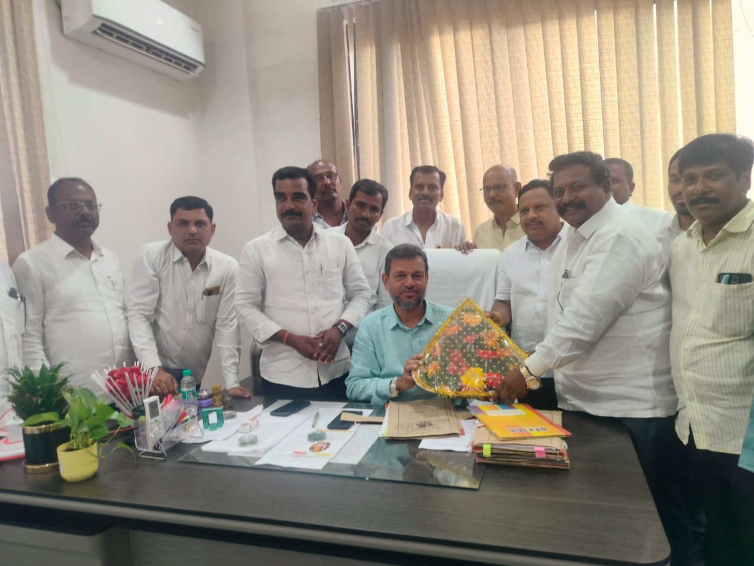 జిల్లా విద్యాధికారి అబ్దుల్ ఘని ని సన్మానించిన పిఆర్టియు నాయకులు