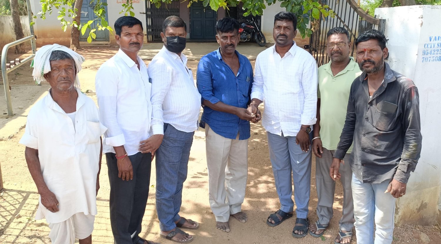 అంత్యక్రియలకు ఆర్థిక సహాయం అందజేసిన కాంగ్రెస్ పార్టీ పరిగి బ్లాక్ బి అధ్యక్షుడు కర్రె భరత్ కుమార్