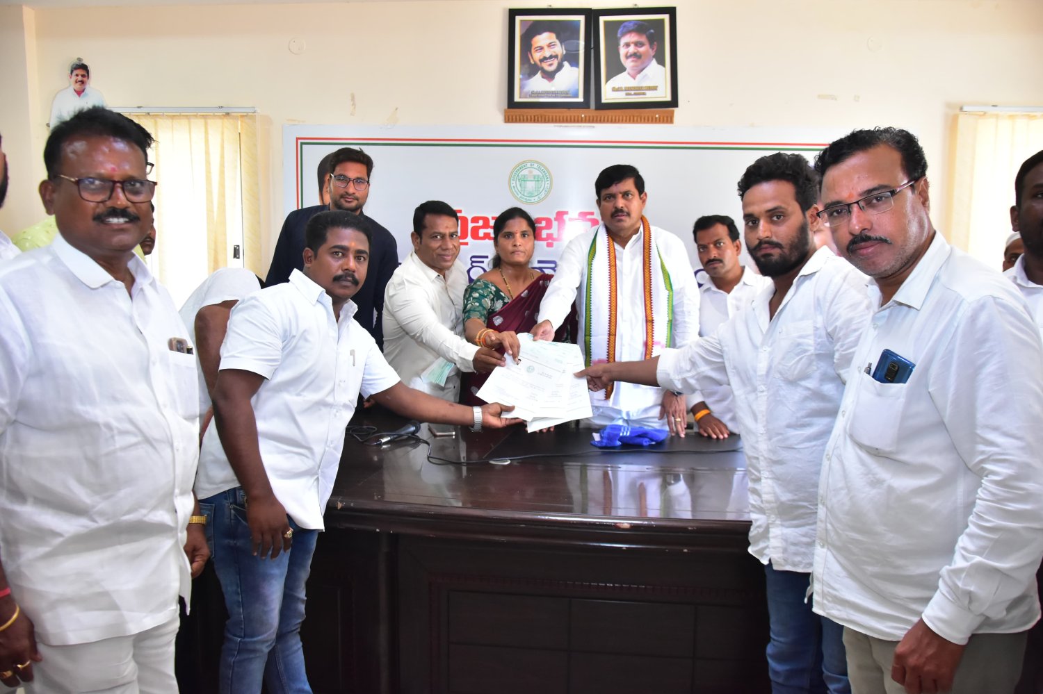 ఆపదలో ఉన్నవారికి కాంగ్రెస్ ప్రభుత్వం అండగా ఉంటుంది... ఎమ్మెల్యే మనోహర్ రెడ్డి