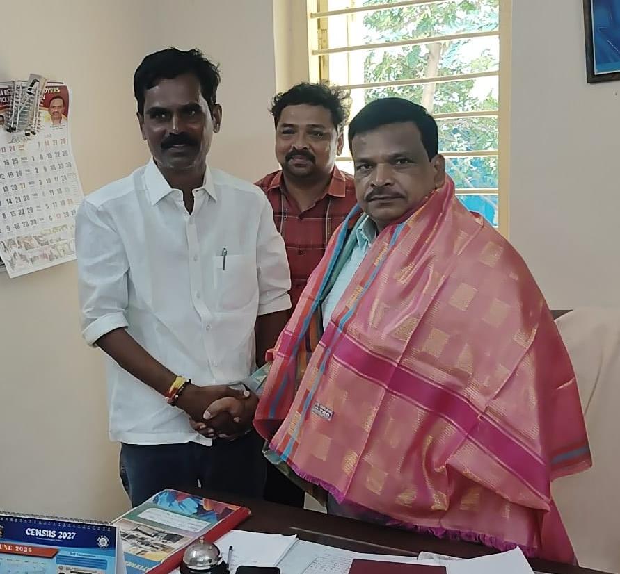 ప్రజా సమస్యల పరిష్కారానికి సమిష్టిగా కృషి చేయాలి  :- కుల్కచర్ల నూతన తహసీల్దార్ పురుషోత్తం