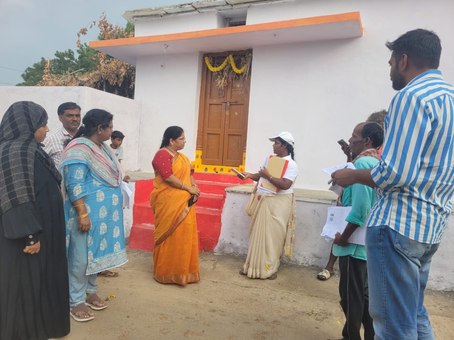 ఎస్ఐఆర్ ఓటరు జాబితా కార్యక్రమాన్ని పరిశీలించిన ఆర్డిఓ కె.అనిత 