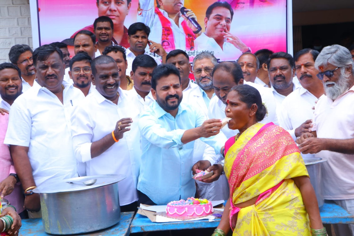 ప్రజలు కేసీఆర్,కేటీఆర్ పాలనను కోరుకుంటున్నారు