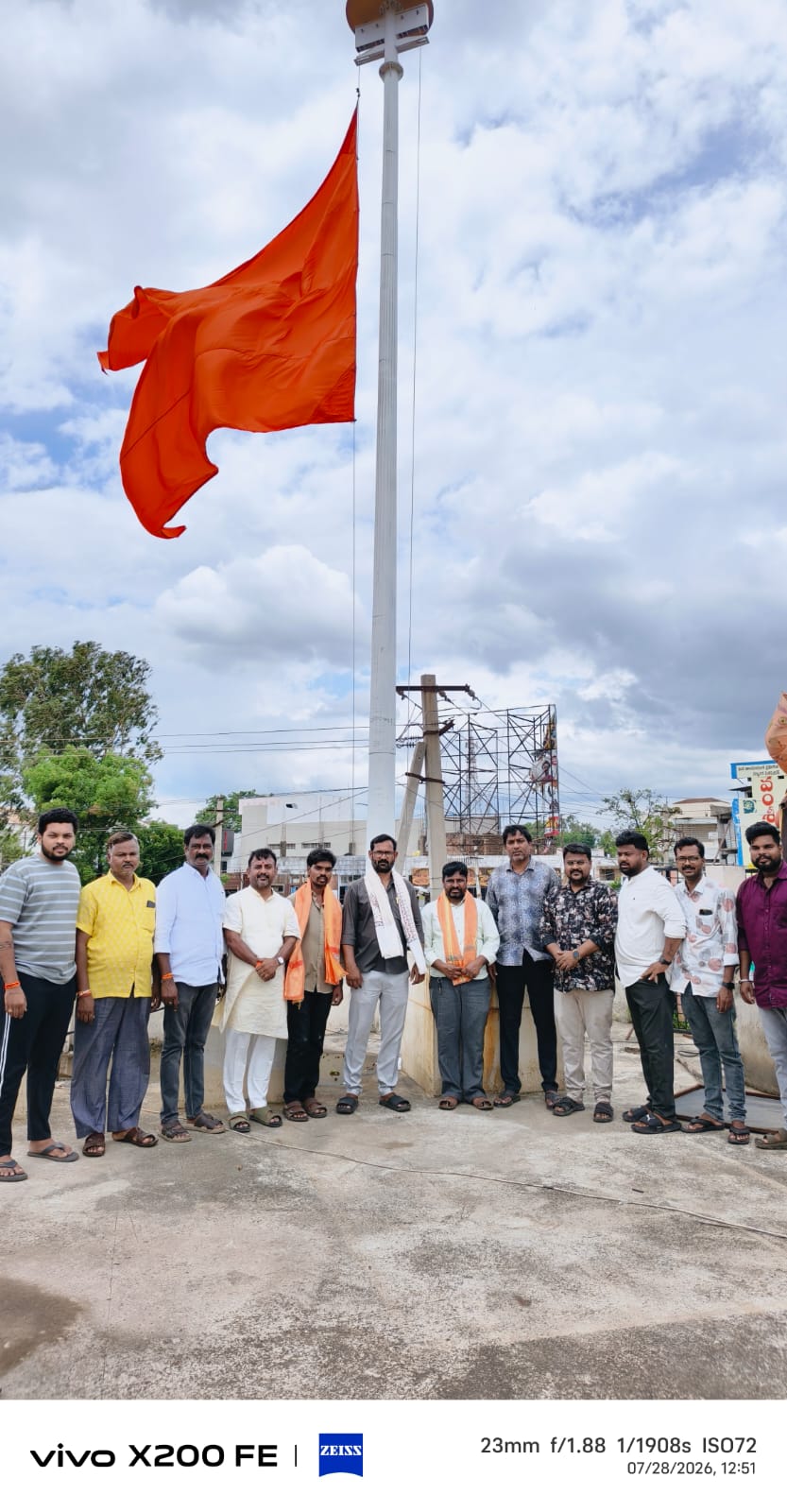 బసవేశ్వర దుకాణ సముదాయంలో కాషాయ జెండా ఆవిష్కరణ