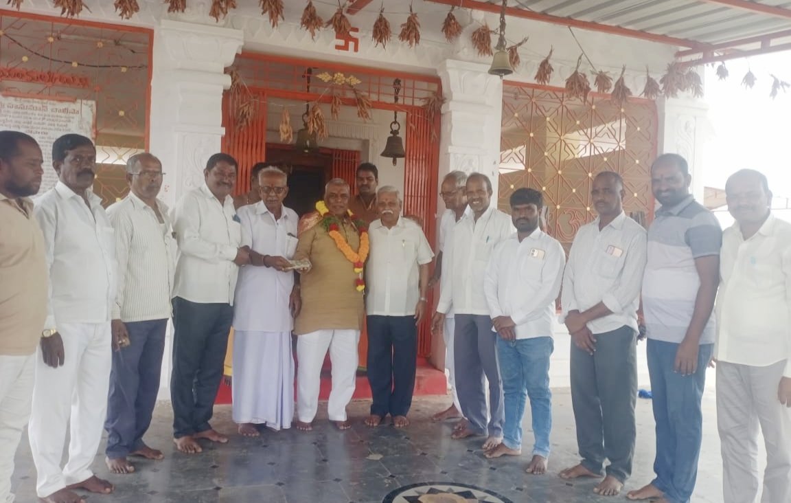 హనుమాన్ దేవాలయ అభివృద్ధికి 50వేలు విరాళం అందించిన వ్యాపారవేత్త వడ్డే ఆంజనేయులు