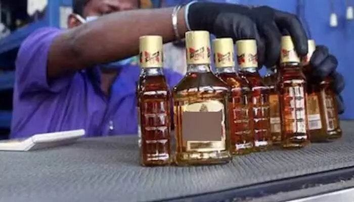బ్లాక్ లో మద్యం అమ్మకాలు