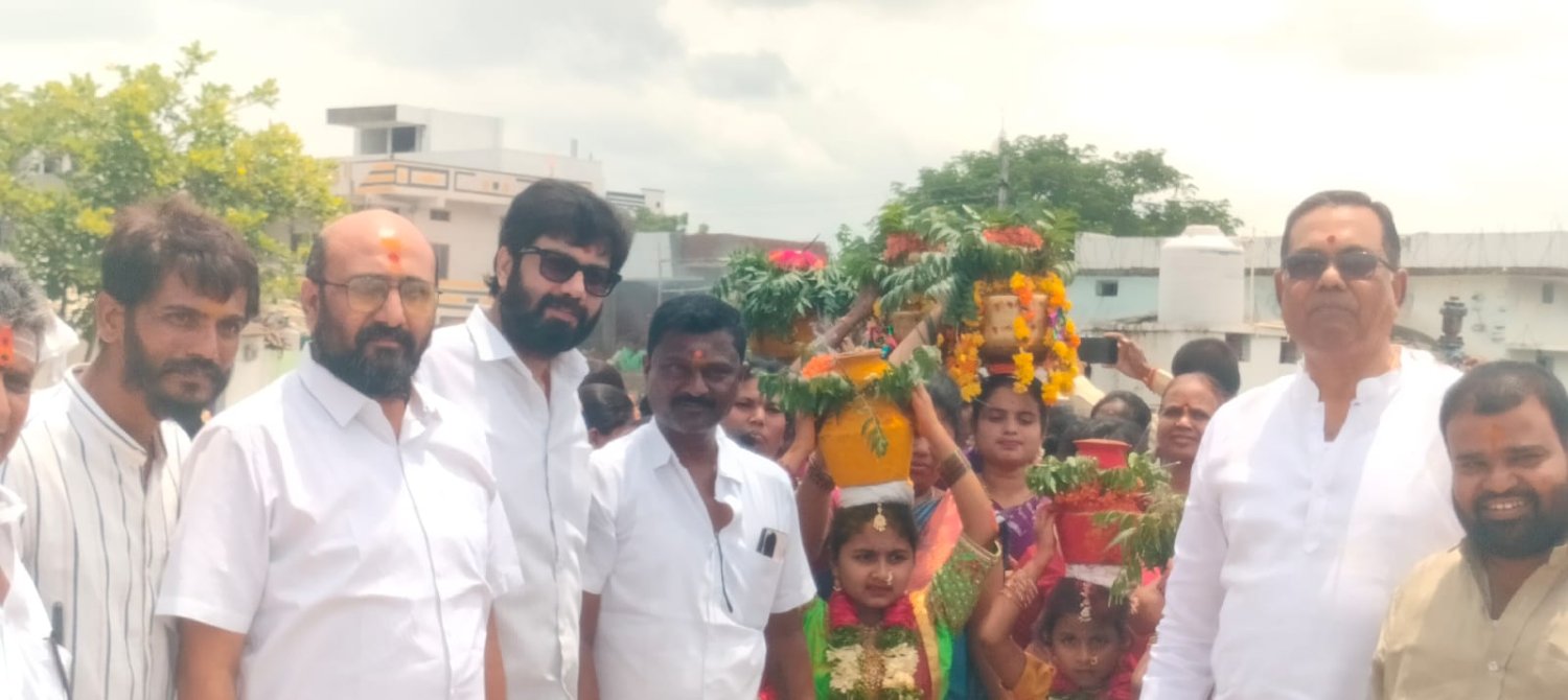 ఆషాడ మాసంలో ఘనంగా శ్రీ పోచమ్మ,శ్రీ రేణుక ఎల్లమ్మ,శ్రీ మైసమ్మ గ్రామ దేవతలకు బోనాల సమర్పించిన గ్రామస్తులు 