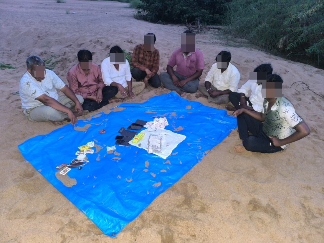 నారాయణపూర్ గ్రామ శివారులో పేకాట స్థావరంపై టాస్క్‌ఫోర్స్ దాడి