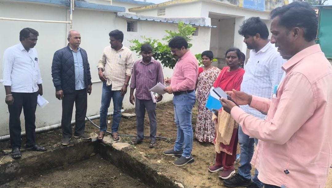నీటిబొట్టును ఒడిసి పట్టు,భూగర్భ జలాలను కాపాడుదాం