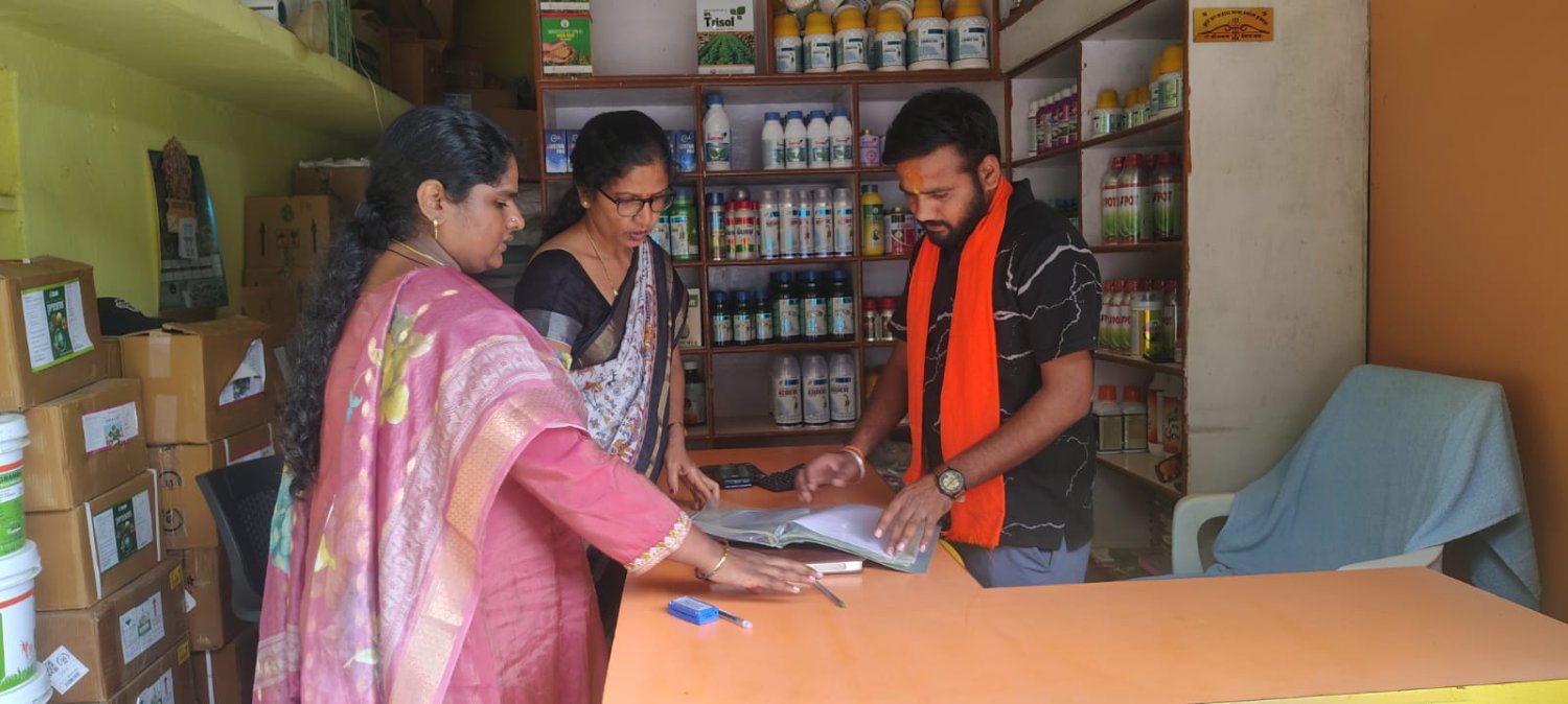 రైతులు ప్రత్యామ్నాయ పంటలపైపు మొగ్గు చూపాలి, ఫర్టిలైజర్ షాపులలో ఎరువులు,మందులు ప్రభుత్వం నిర్దేశించిన ధరకే అమ్మాలి,ప్రతి విక్రయానికి తప్పనిసరిగా బిల్లు ఇవ్వాలి
