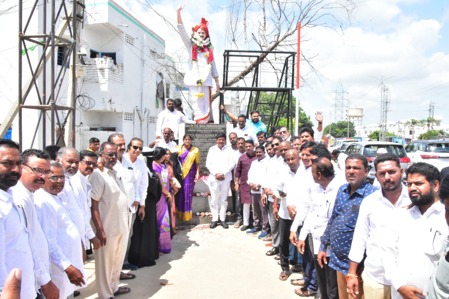 వైఎస్సార్ ప్రజల గుండెల్లో చిరస్థాయిగా నిలిచిపోయిన ప్రజా నాయకుడు