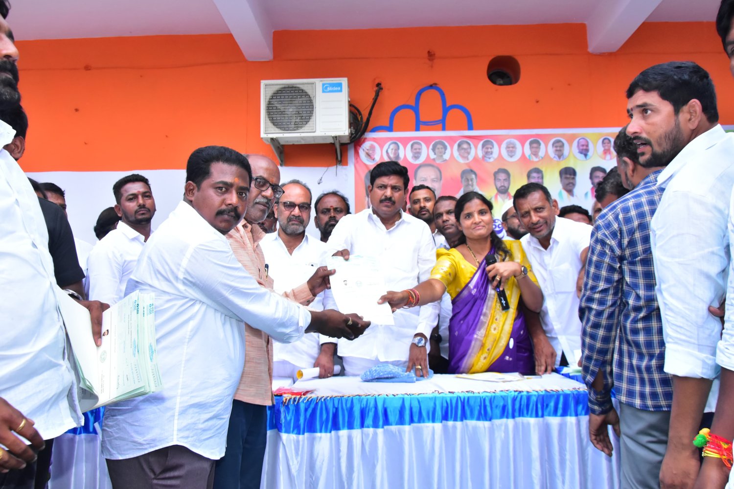 కష్టాల్లో ఉన్న కుటుంబాలకు ప్రభుత్వ భరోసా