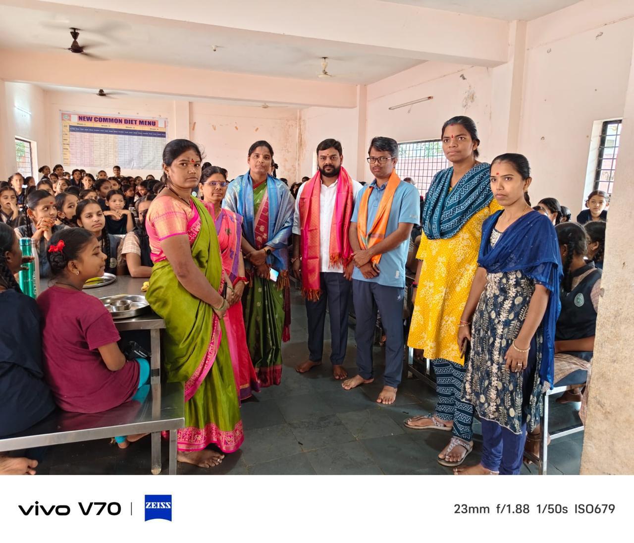 బాలికల ఎస్టీ హాస్టల్‌లో మున్సిపల్ చైర్‌పర్సన్ ఆకస్మిక తనిఖీ