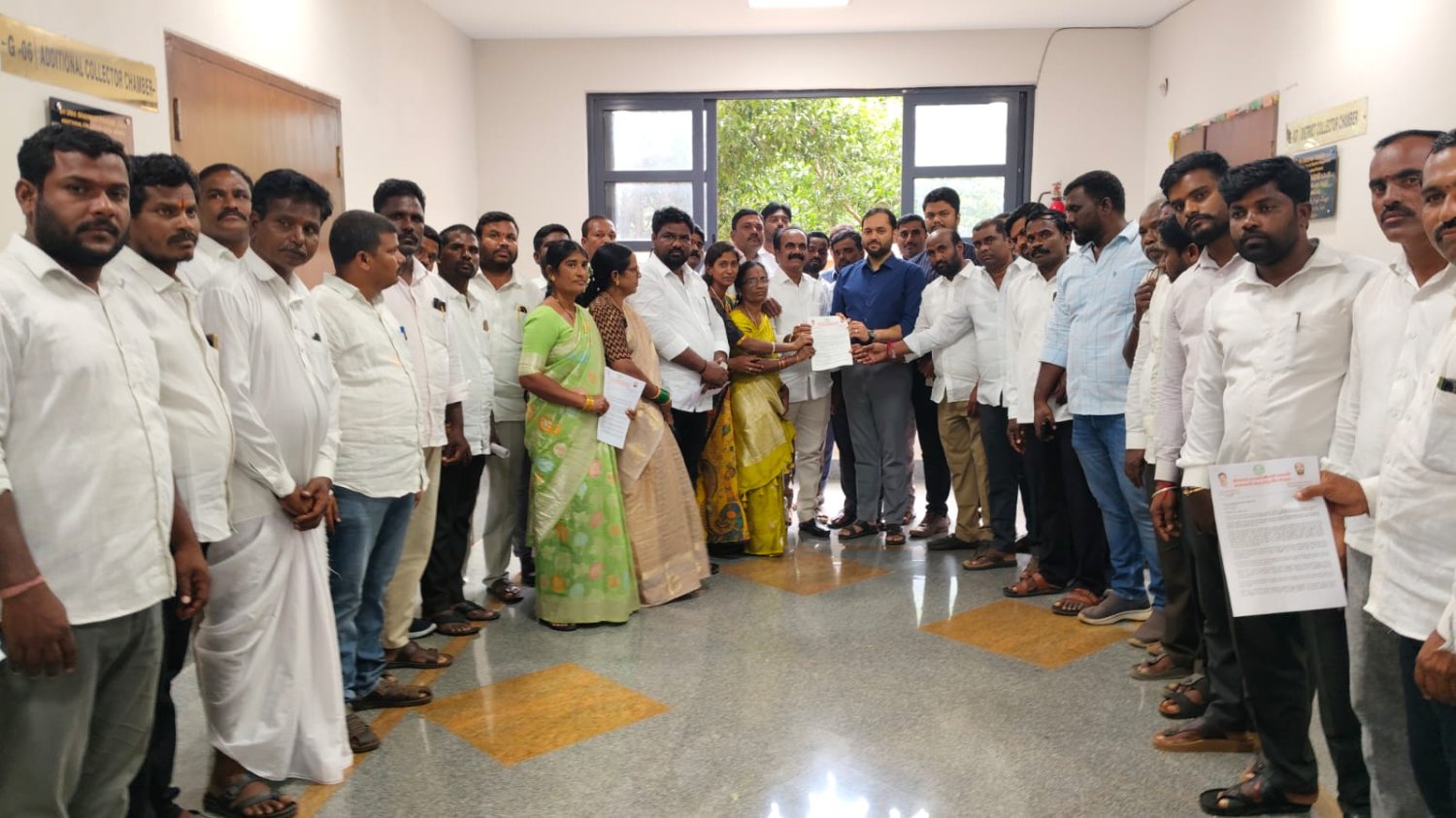 ఉప సర్పంచులకు చెక్ పవర్ ను రద్దు చేయాలి:- సర్పంచుల సంఘం రాష్ట్ర కార్యదర్శి మందిపల్ వెంకట్,జిల్లా అధ్యక్షులు బోయిని రాములు