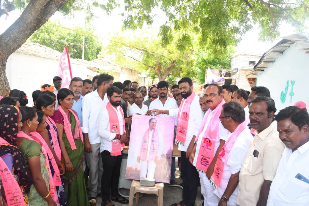 గిరిజన సంక్షేమానికి ప్రాధాన్యత కేసీఆర్‌