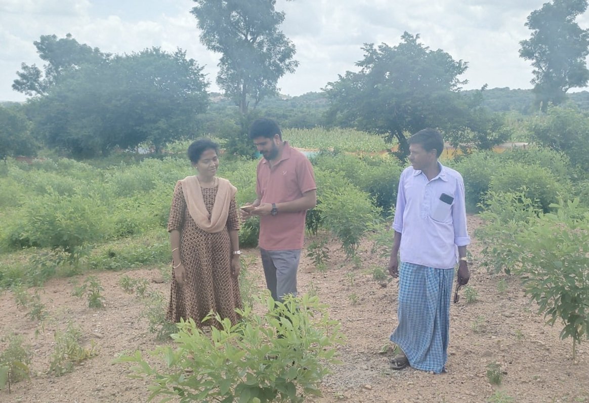 రైతులు పంట వివరాలు తప్పనిసరిగా నమోదు చేసుకోవాలి :-కుల్కచర్ల ఏఈఓ భావన