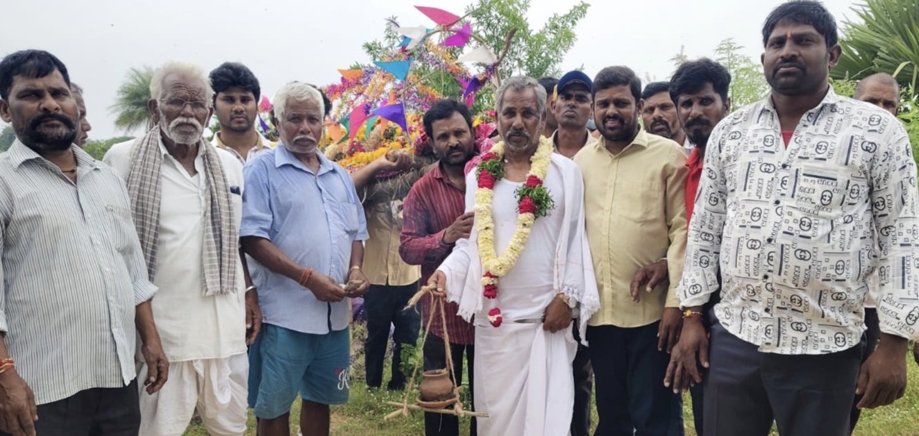 ప్రజలకు ఆపత్కాలంలో అండగా ఉంటాం:-    బిఆర్ఎస్ పార్టీ యువ నాయకుడు వార్ల.వెంకట్ 