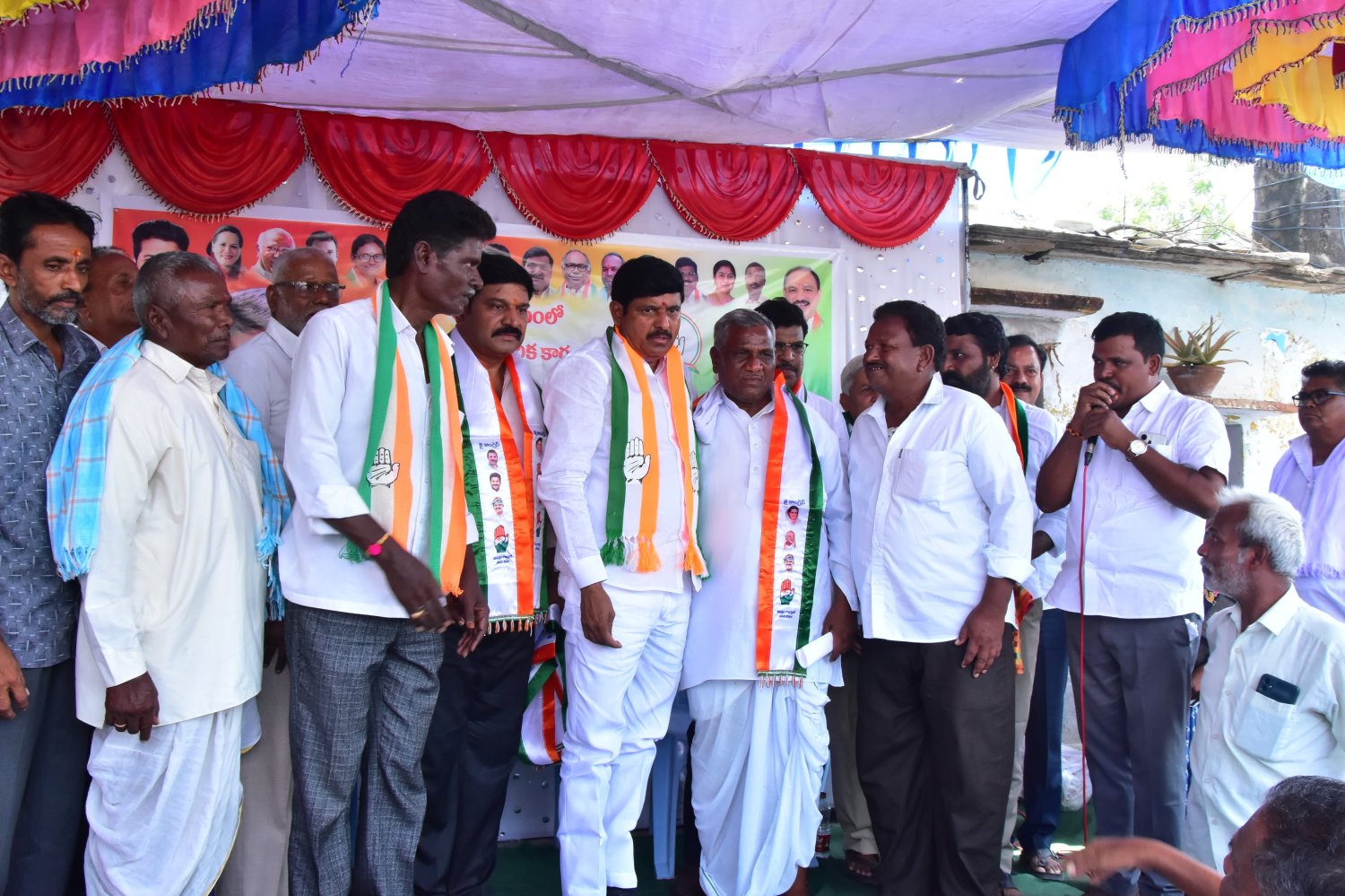కాంగ్రెస్‌ పార్టీలో చేరిన జీవన్గీ సర్పంచ్ రామాని బసప్ప