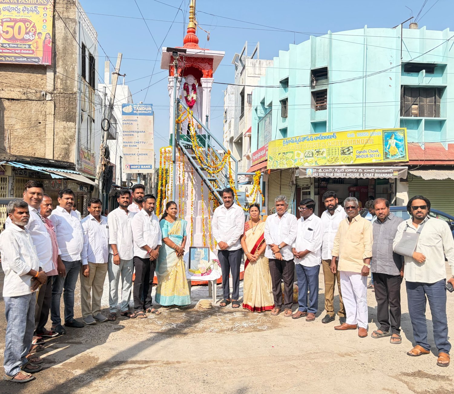 గాంధీ చౌక్‌లో మహాత్మాగాంధీకి ఘన నివాళులు