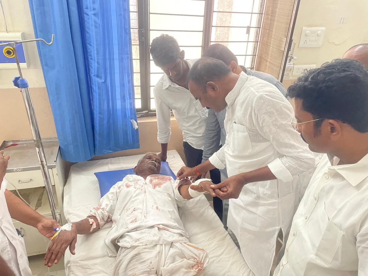 బస్ ప్రమాదంలో మరణించిన, గాయపడిన వారిని ఆదుకోవాలి