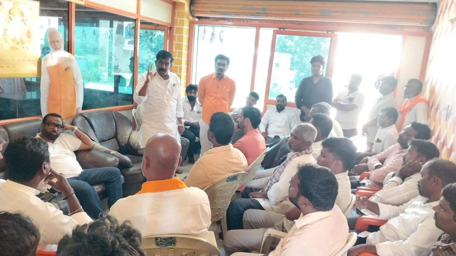 బీజేపీ గ్రాడ్యుయేట్ ఎమ్మెల్సీ అభ్యర్థి విజయానికి కృషి చేయాలి.:-     కుల్కచర్లలో గ్రాడ్యుయేట్ ఎమ్మెల్సీ ఎన్నికల సన్నాహక సమావేశం   :-   బిజెపి రాష్ట్ర కార్యవర్గ సభ్యుడు కరణం ప్రహ్లాద్ రావు 