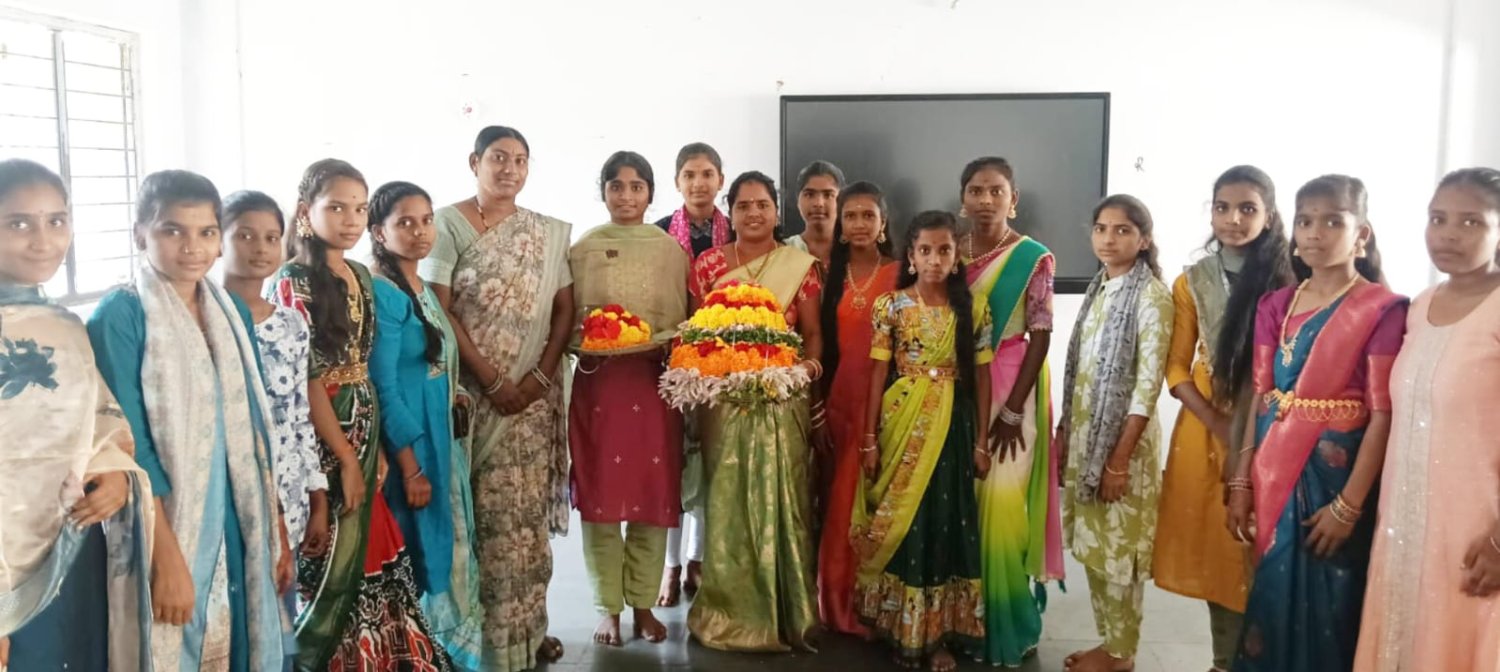 కుల్కచర్ల మండలంలో ఘనంగా ముందస్తు బతుకమ్మ వేడుకలు