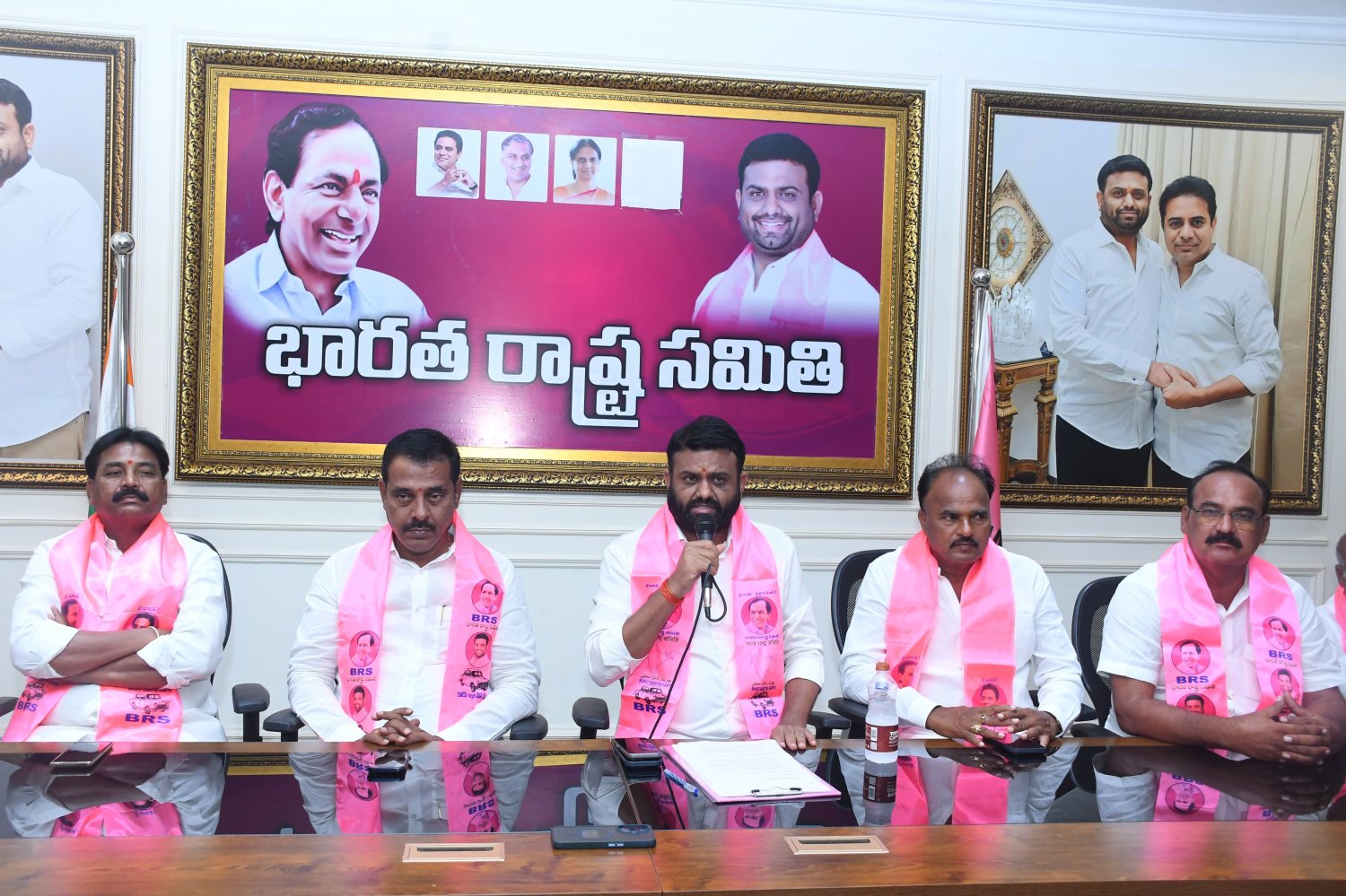 కాంగ్రెస్ తెచ్చిన కరువు.. రైతులకు కన్నీళ్లు!
