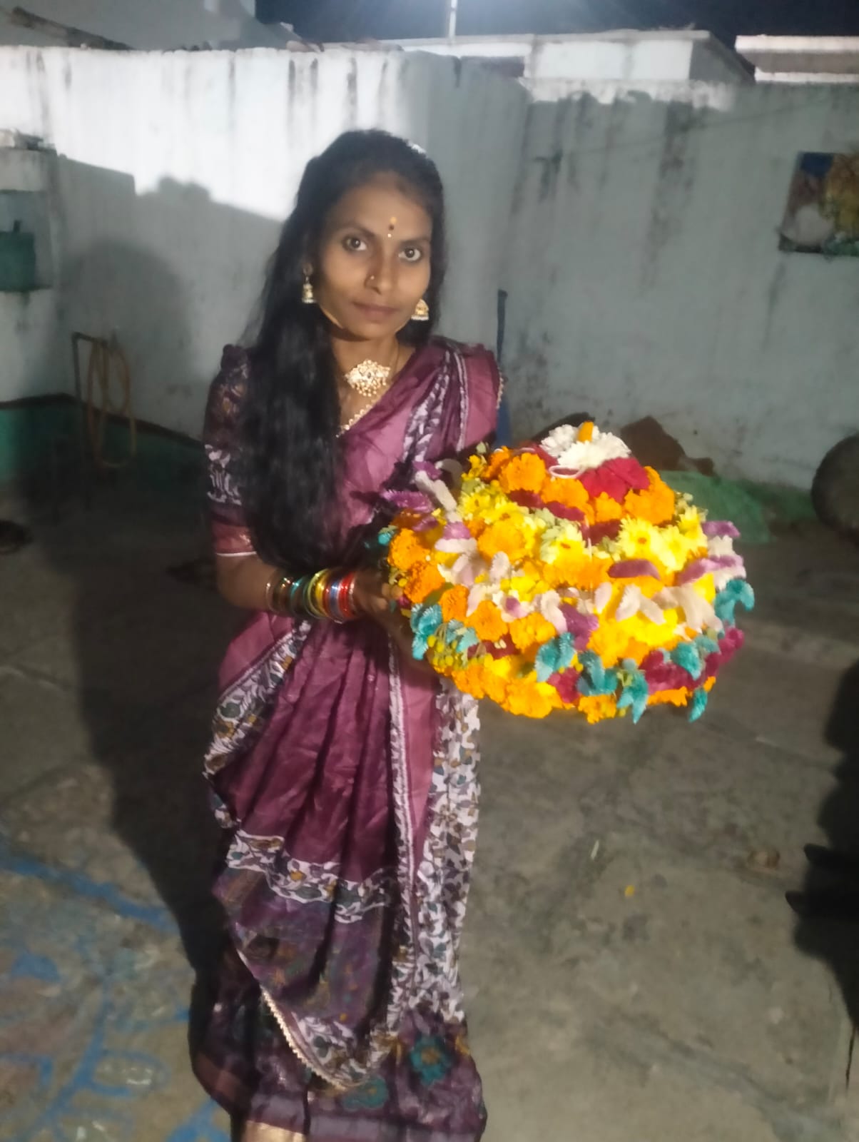 తీరొక్క పూలతో,ఆటా పాటలతో బతుకమ్మ సంబరాలు