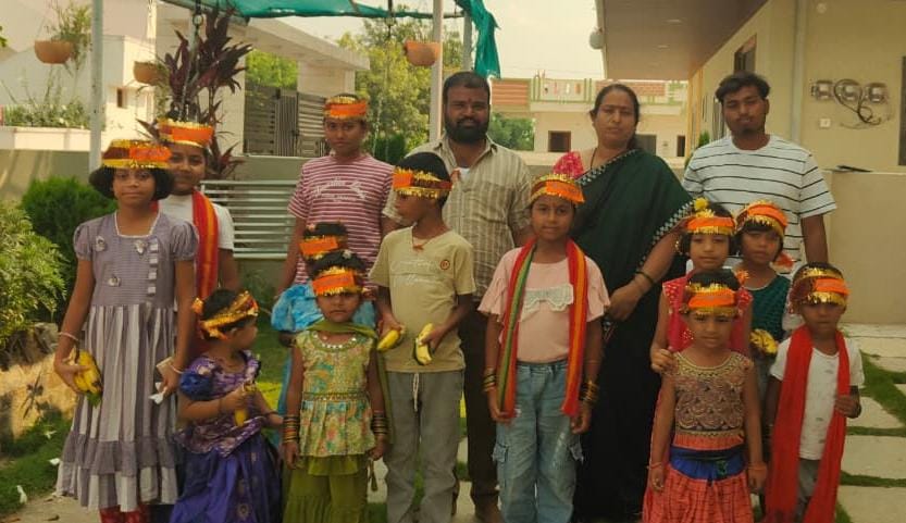 ఇంటిలోనే అమ్మవారికి పూజలు మాజీ ఎంపీటీసీ రేఖ పవన్ ఠాకూర్