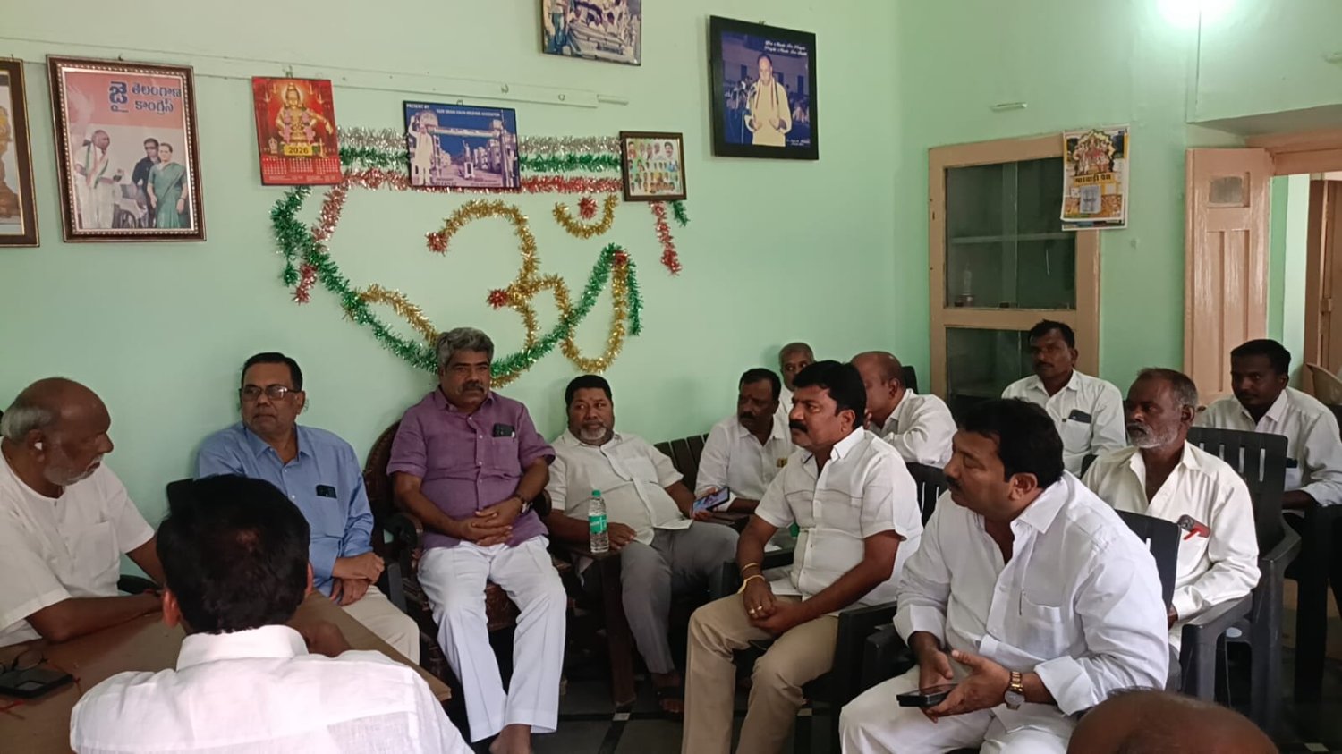 ఎమ్మెల్యే బుయ్యని మనోహర్ రెడ్డి పై కాంగ్రెస్ పార్టీ సీనియర్ నాయకులు అసంతృప్తి,మాజీ ఎమ్మెల్యే నారాయణరావు నివాసంలో కాంగ్రెస్ పార్టీ సీనియర్ నాయకులు భేటీ