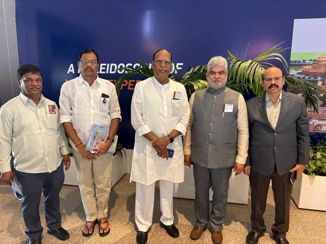 బ్రిక్స్ సమావేశాలకు బయలుదేరిన తెలంగాణ రాష్ట్ర అసెంబ్లీ స్పీకర్ గడ్డం ప్రసాద్ కుమార్