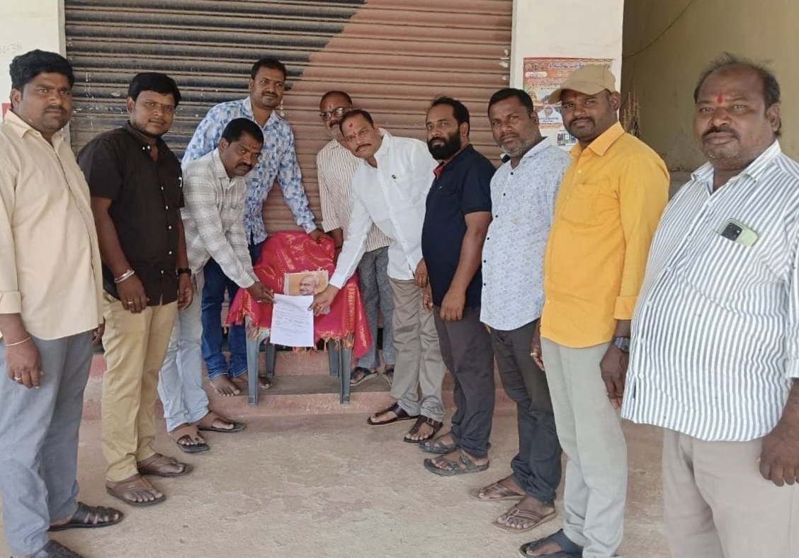 జర్నలిస్టుల సమస్యలను ప్రభుత్వాలు తక్షణమే పరిష్కారించాలి:-టియూడబ్లుజే(ఐజేయూ) కుల్కచర్ల మండల నాయకులు